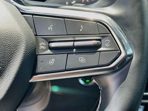 Used 2025 Chevrolet Traverse LT FWD image 19
