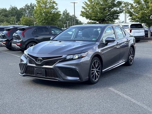 Used 2022 Toyota Camry SE FWD image 5