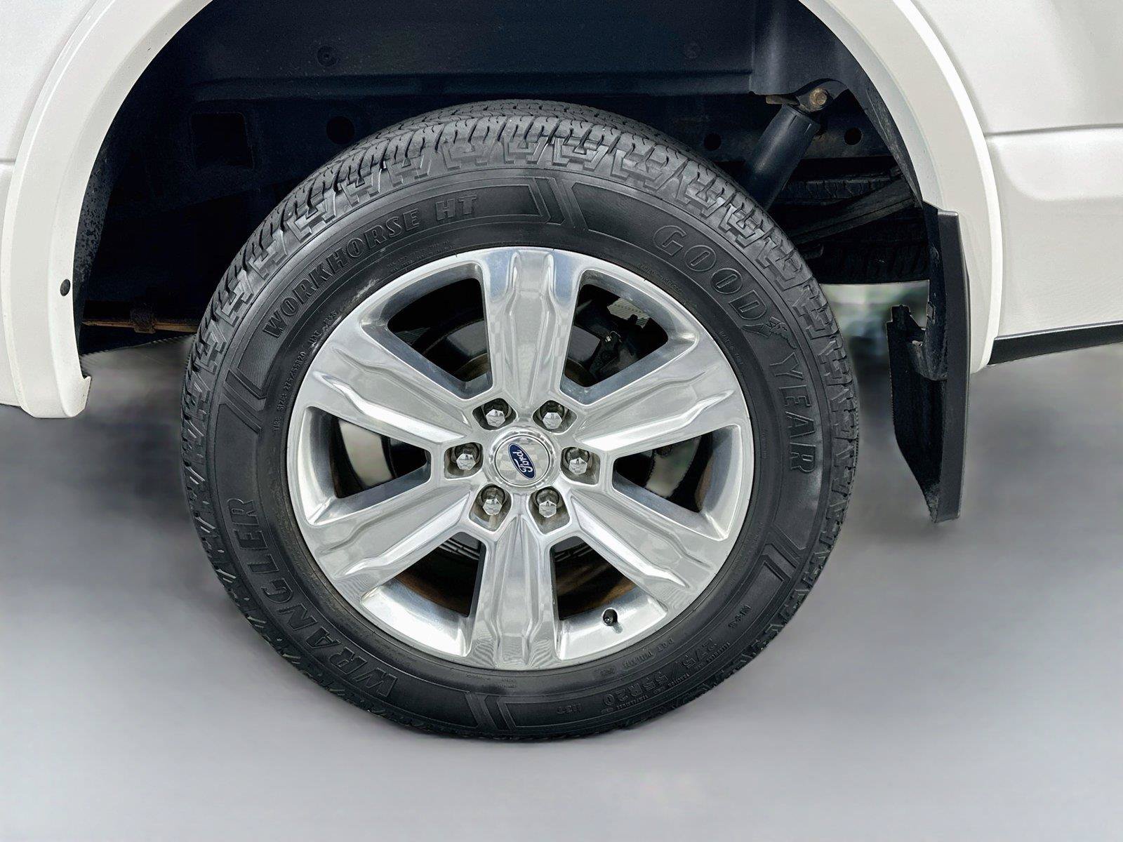 Used 2018 Ford F150 Platinum w/ Equipment Group 701A Luxury AWD/4WD image 31
