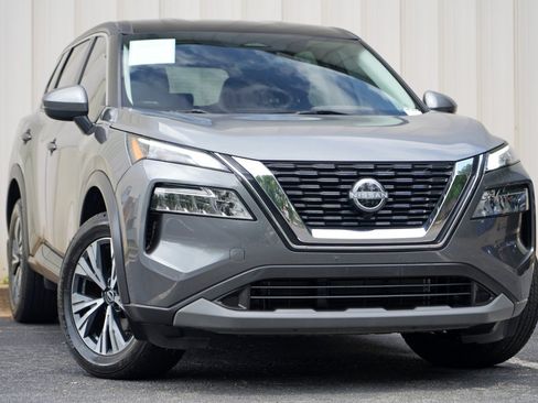 Used 2022 Nissan Rogue SV FWD image 2