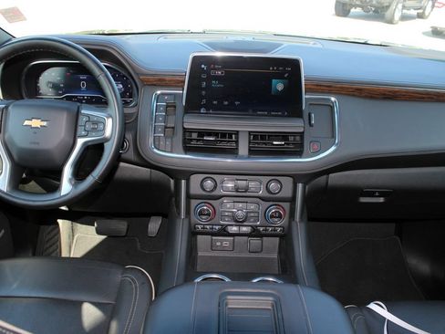 Used 2024 Chevrolet Suburban Premier RWD image 9