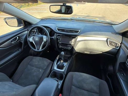 Used 2016 Nissan Rogue SV w/ SV Premium Package image 30