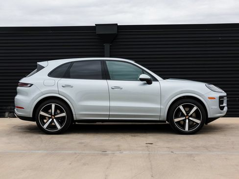 Certified 2026 Porsche Cayenne AWD/4WD image 8