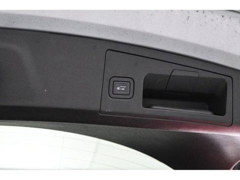 Used 2023 Cadillac XT4 Luxury w/ Cold Weather Package FWD image 52