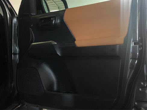 Used 2018 Toyota Tacoma SR5 image 17