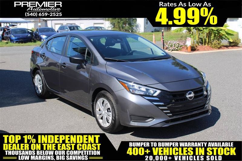 Used 2025 Nissan Versa S w/ Trunk Package FWD image 1