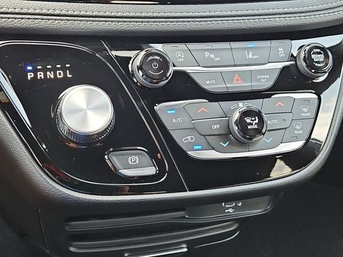New 2027 Chrysler Pacifica Select FWD image 28