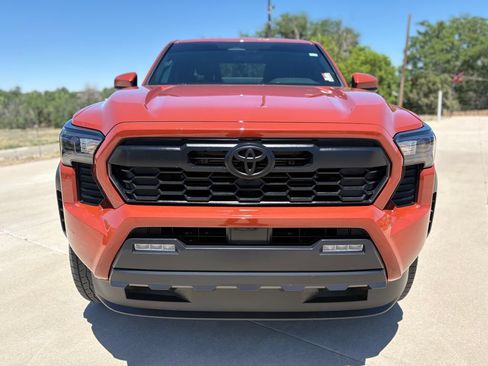 Used 2025 Toyota Tacoma TRD Off-Road AWD/4WD image 8