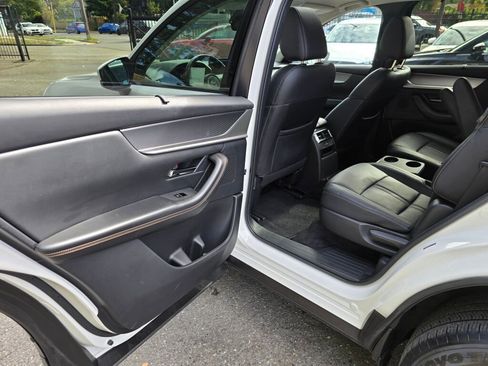 Certified 2024 MAZDA CX-90 Plug-In Hybrid w/ Preferred image 23