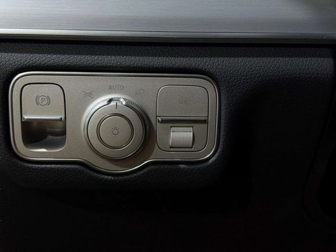 Used 2025 Mercedes-Benz GLS 450 4MATIC image 10