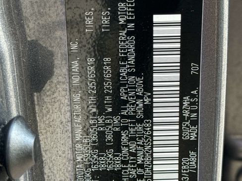 Used 2022 Toyota Highlander XLE AWD/4WD image 32