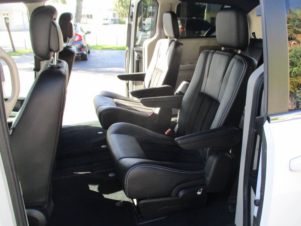 Used 2018 Dodge Grand Caravan SXT w/ Driver Convenience Group FWD image 21