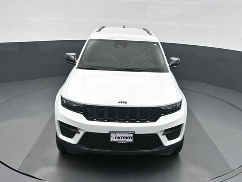 Used 2025 Jeep Grand Cherokee Altitude image 35