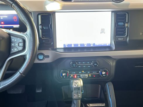 Used 2023 Ford Bronco Wildtrak image 30