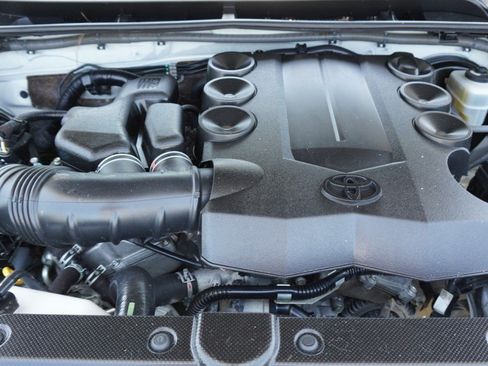Used 2020 Toyota 4Runner SR5 Premium w/ Moonroof Package RWD image 35