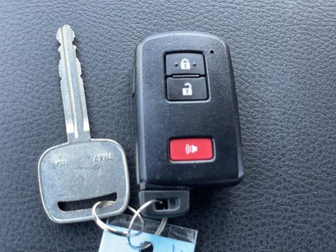 Used 2016 Toyota Tacoma TRD Sport w/ Towing Package RWD image 28