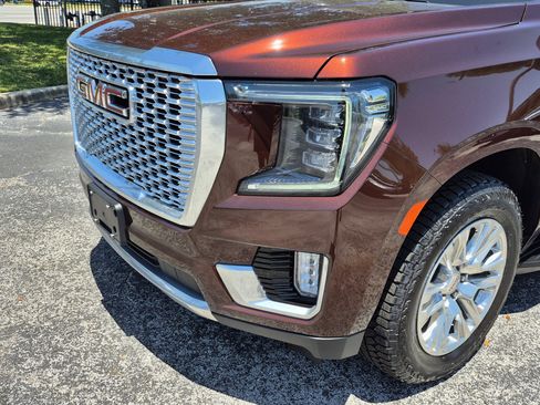 Used 2023 GMC Yukon XL Denali AWD/4WD image 9