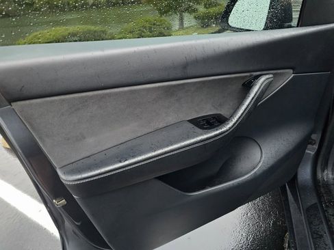 Used 2020 Tesla Model Y Long Range image 15