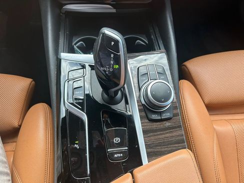 Used 2022 BMW 530i xDrive AWD/4WD image 16