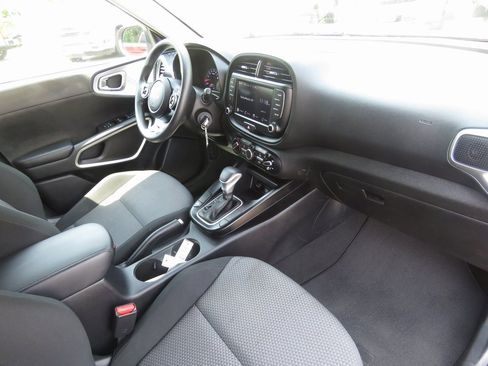 Used 2022 Kia Soul LX w/ Technology Package image 13