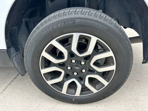 Used 2023 Ford Maverick Lariat w/ Equipment Group 500A Standard image 18