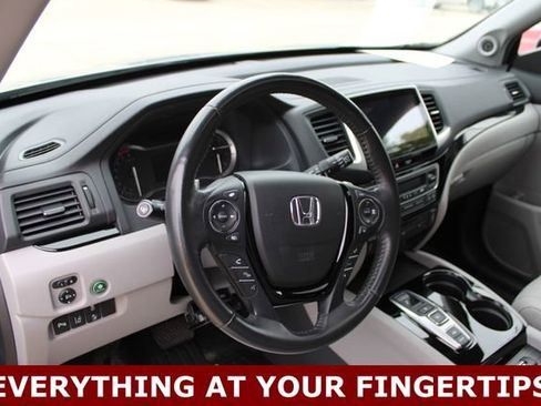 Used 2017 Honda Pilot Touring image 2