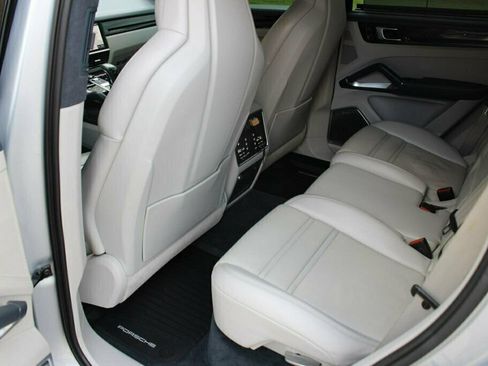 Used 2019 Porsche Cayenne Turbo AWD/4WD image 13
