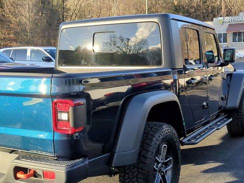 Used 2025 Jeep Gladiator Mojave w/ Convenience Group image 9