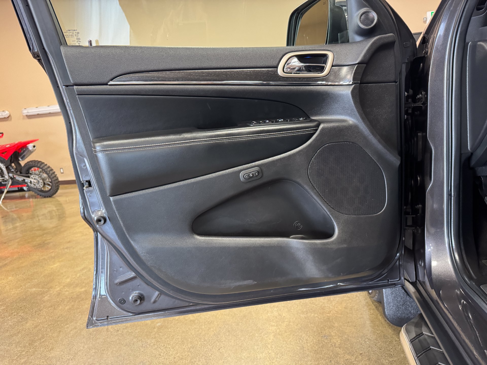 Used 2017 Jeep Grand Cherokee Limited AWD/4WD image 37