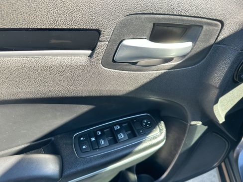 Used 2022 Chrysler 300 S w/ Safetytec Plus Group image 13