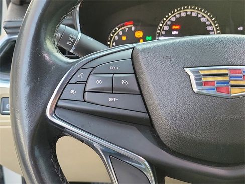 Used 2019 Cadillac XT5 FWD image 17