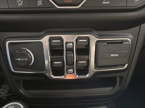 Used 2021 Jeep Wrangler Unlimited Sport AWD/4WD image 16