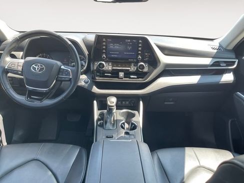 Used 2021 Toyota Highlander XLE FWD image 10