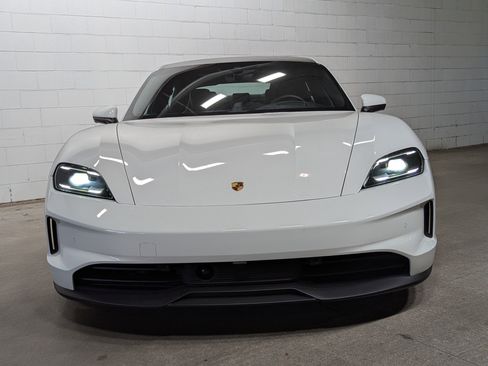 Used 2025 Porsche Taycan image 10