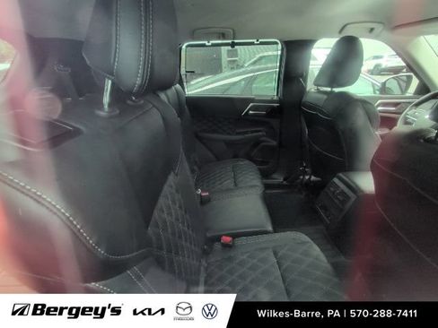 Used 2023 Mitsubishi Outlander SEL AWD/4WD image 12
