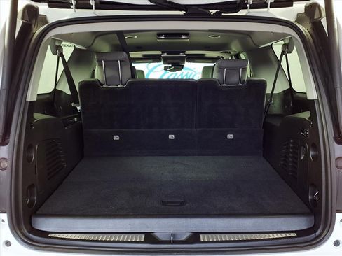 Used 2018 Chevrolet Suburban LT image 10