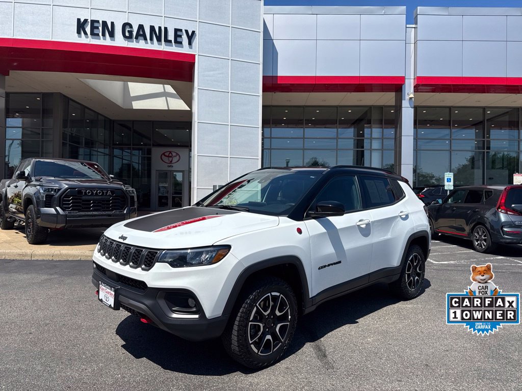 Used 2025 Jeep Compass Trailhawk AWD/4WD image 1