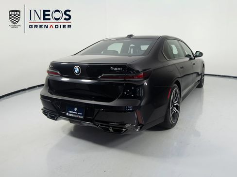 Used 2023 BMW 760i xDrive AWD/4WD image 7