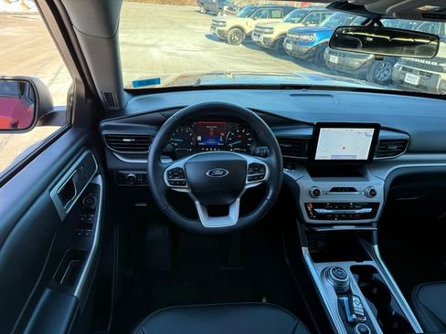 Used 2023 Ford Explorer XLT w/ Equipment Group 202A image 6