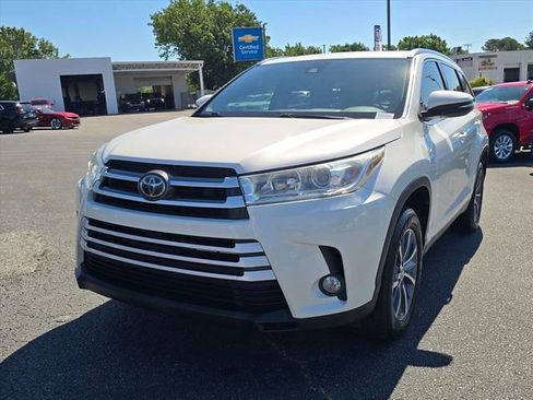 Used 2019 Toyota Highlander XLE FWD image 11