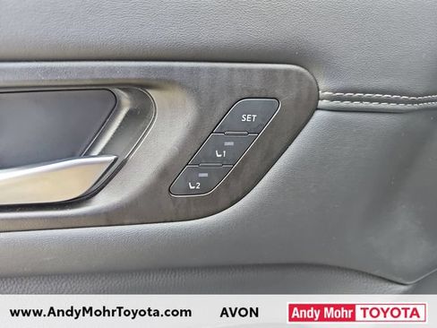 Used 2025 Nissan Pathfinder Platinum AWD/4WD image 13
