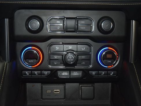 Used 2021 Chevrolet Tahoe Premier AWD/4WD image 33