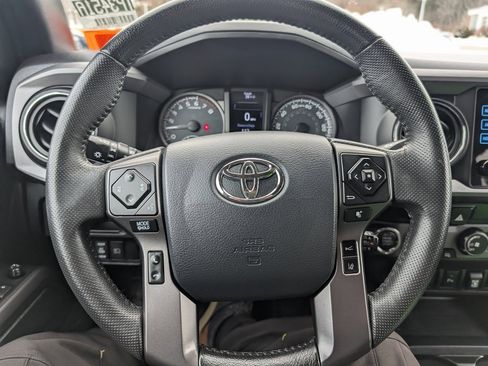 Used 2019 Toyota Tacoma TRD Sport image 21