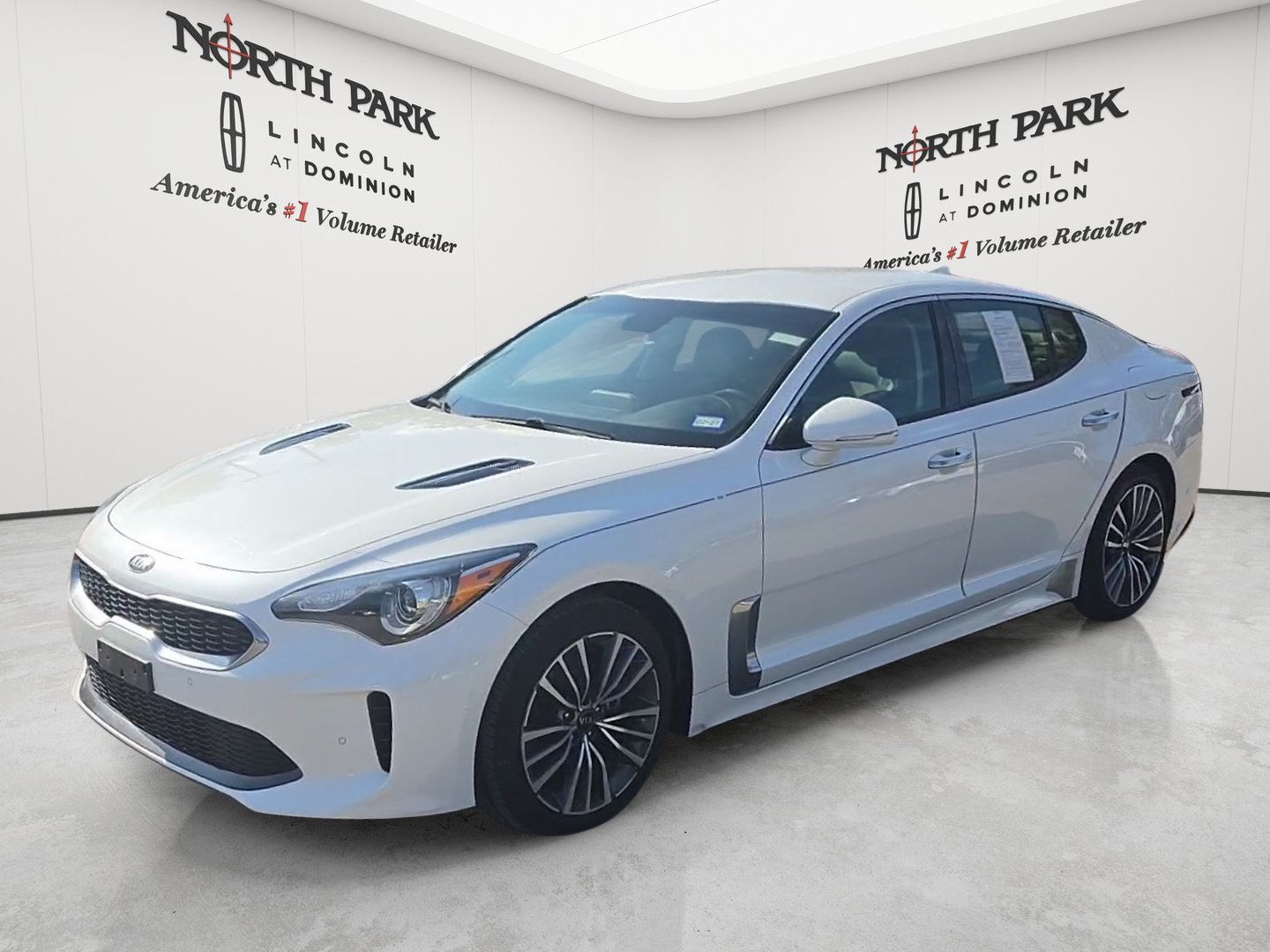 Used 2019 Kia Stinger RWD image 1