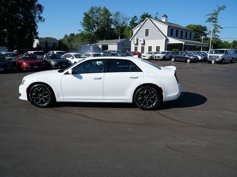 Used 2018 Chrysler 300 S w/ 300S Premium Group 2 AWD/4WD image 8