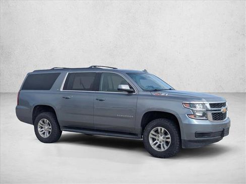 Used 2019 Chevrolet Suburban LT image 2