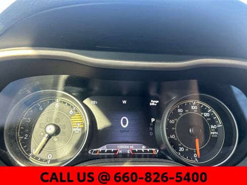 Used 2016 Jeep Cherokee Limited w/ Luxury Group AWD/4WD image 13