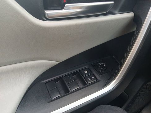 Used 2020 Toyota RAV4 XLE w/ Convenience Package image 8