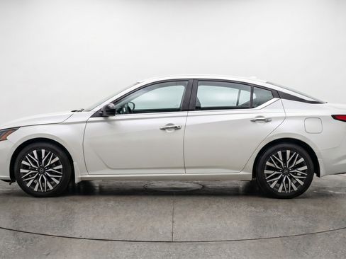 Used 2025 Nissan Altima 2.5 SV FWD image 5