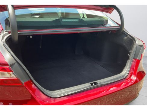 Used 2018 Toyota Camry LE FWD image 19
